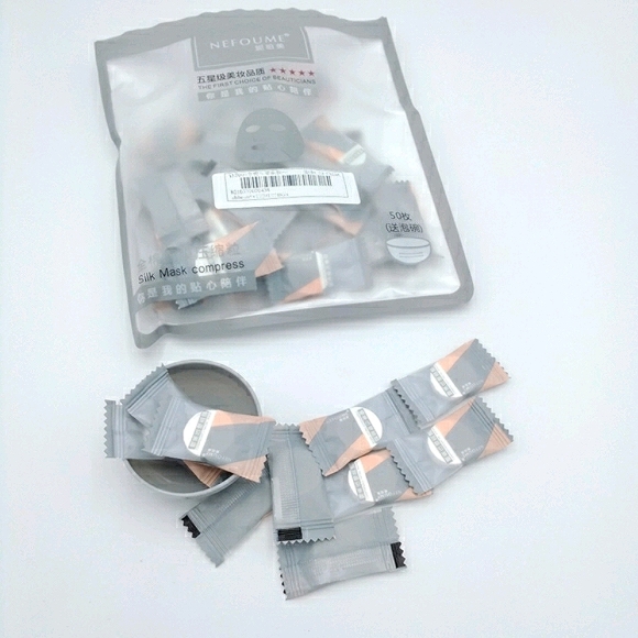 50 piece Silk Compression Facial Mask Sheet set - Picture 3 of 4